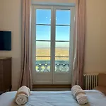 Chateau Du Mont De Bed and breakfast Guny