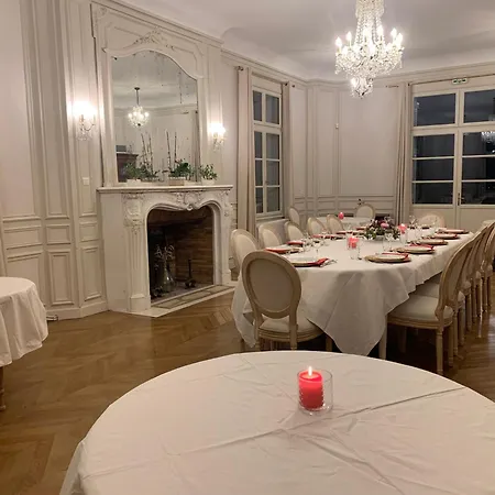 Frühstückspension Chateau Du Mont De Guny