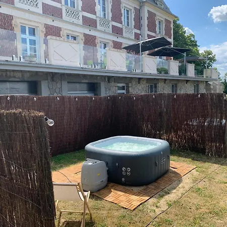 Bed & Breakfast Chateau Du Mont De Guny
