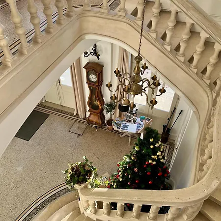 Chateau Du Mont De Guny
