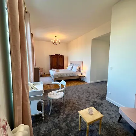 Chateau Du Mont De Bed & Breakfast Guny