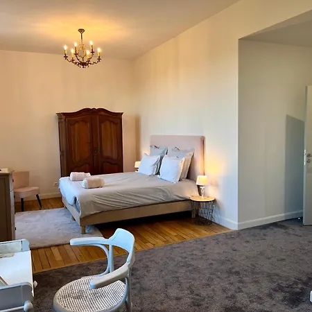 Chateau Du Mont De 3*