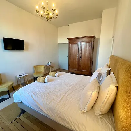Bed & Breakfast Chateau Du Mont De Guny