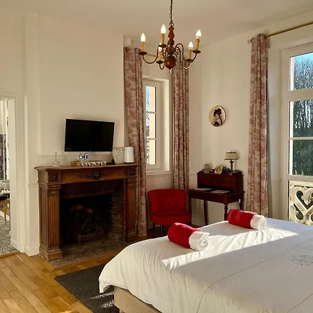 Chateau Du Mont De Bed & Breakfast Guny