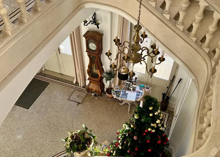 Chateau Du Mont De Guny